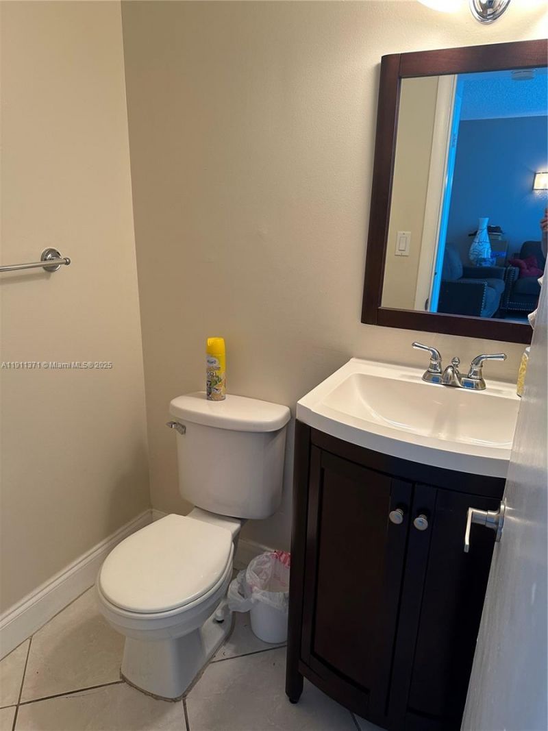 3113 S Ocean Dr, Unit 404, Hallandale Beach, FL 33009 Photo