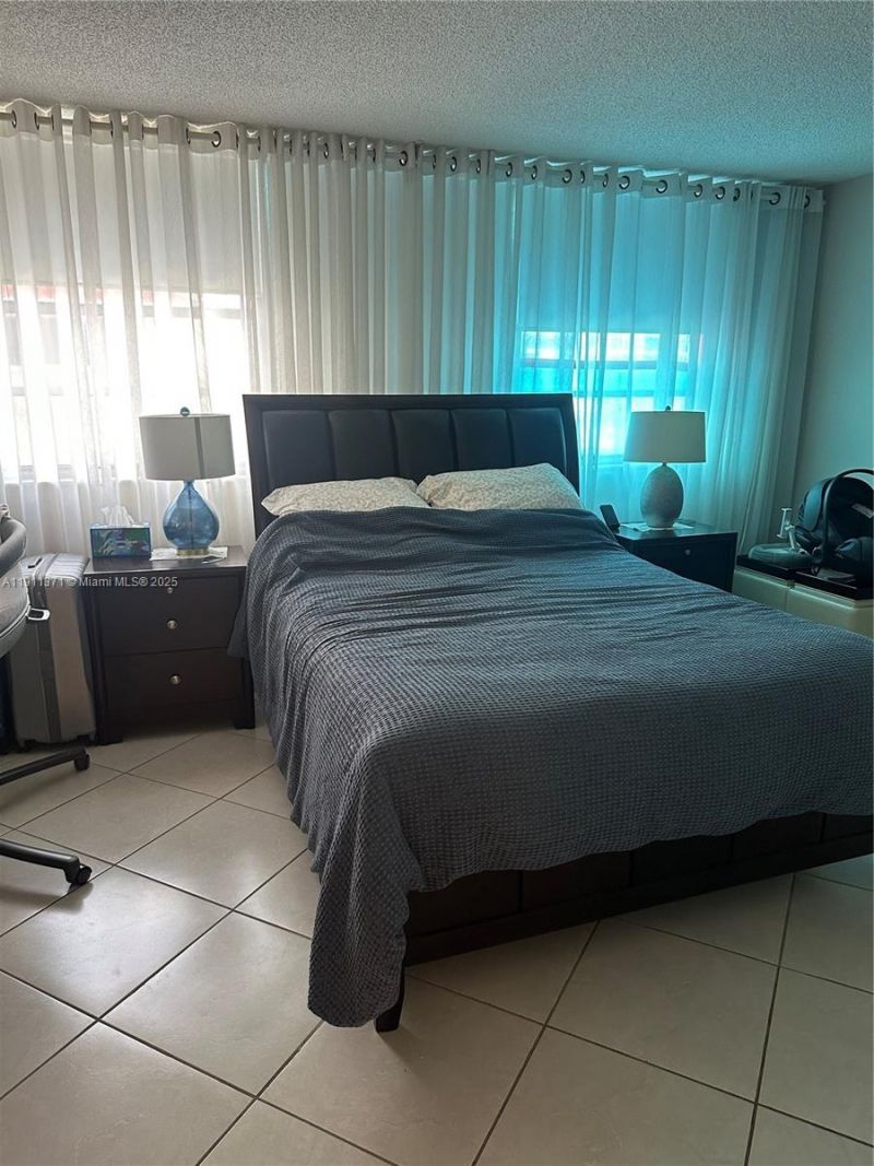 3113 S Ocean Dr, Unit 404, Hallandale Beach, FL 33009 Photo