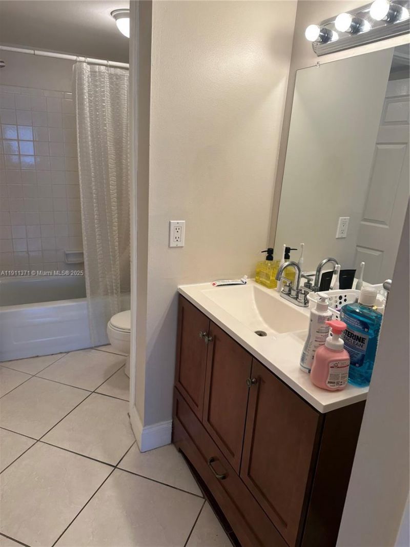 3113 S Ocean Dr, Unit 404, Hallandale Beach, FL 33009 Photo