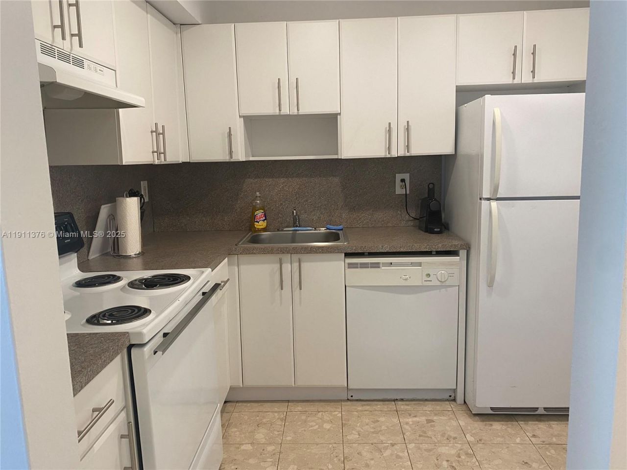 1605 Meridian Ave, Unit 202, Miami Beach, FL 33139 Photo