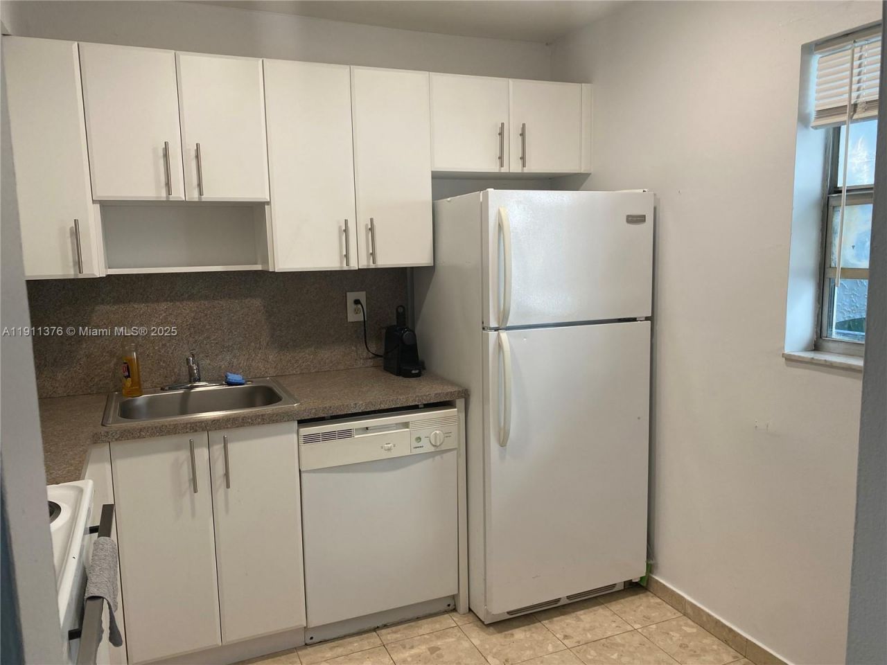 1605 Meridian Ave, Unit 202, Miami Beach, FL 33139 Photo