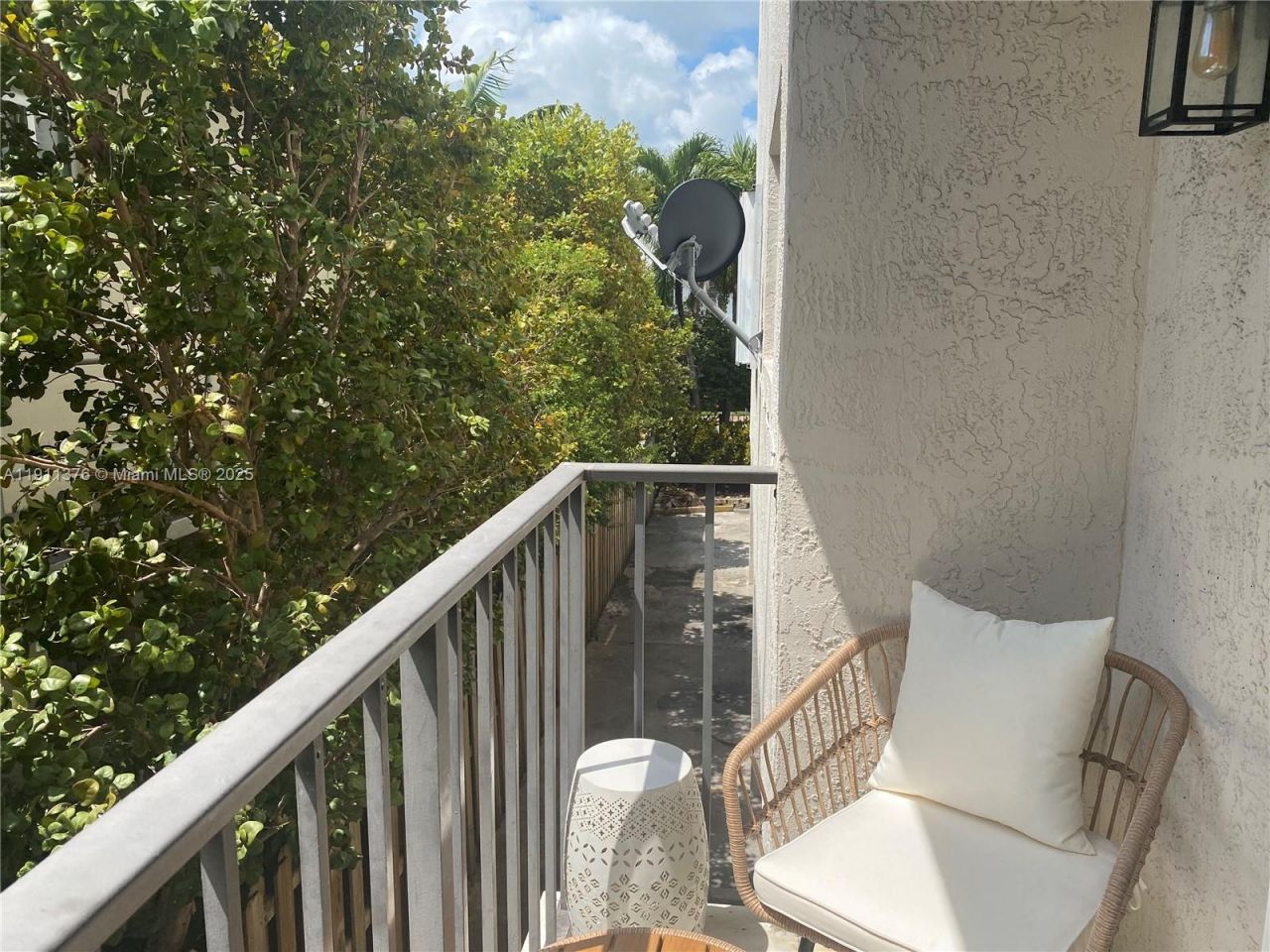 1605 Meridian Ave, Unit 202, Miami Beach, FL 33139 Photo