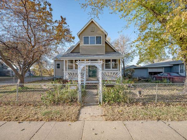 1121 River Dr, Sioux City, IA 51109