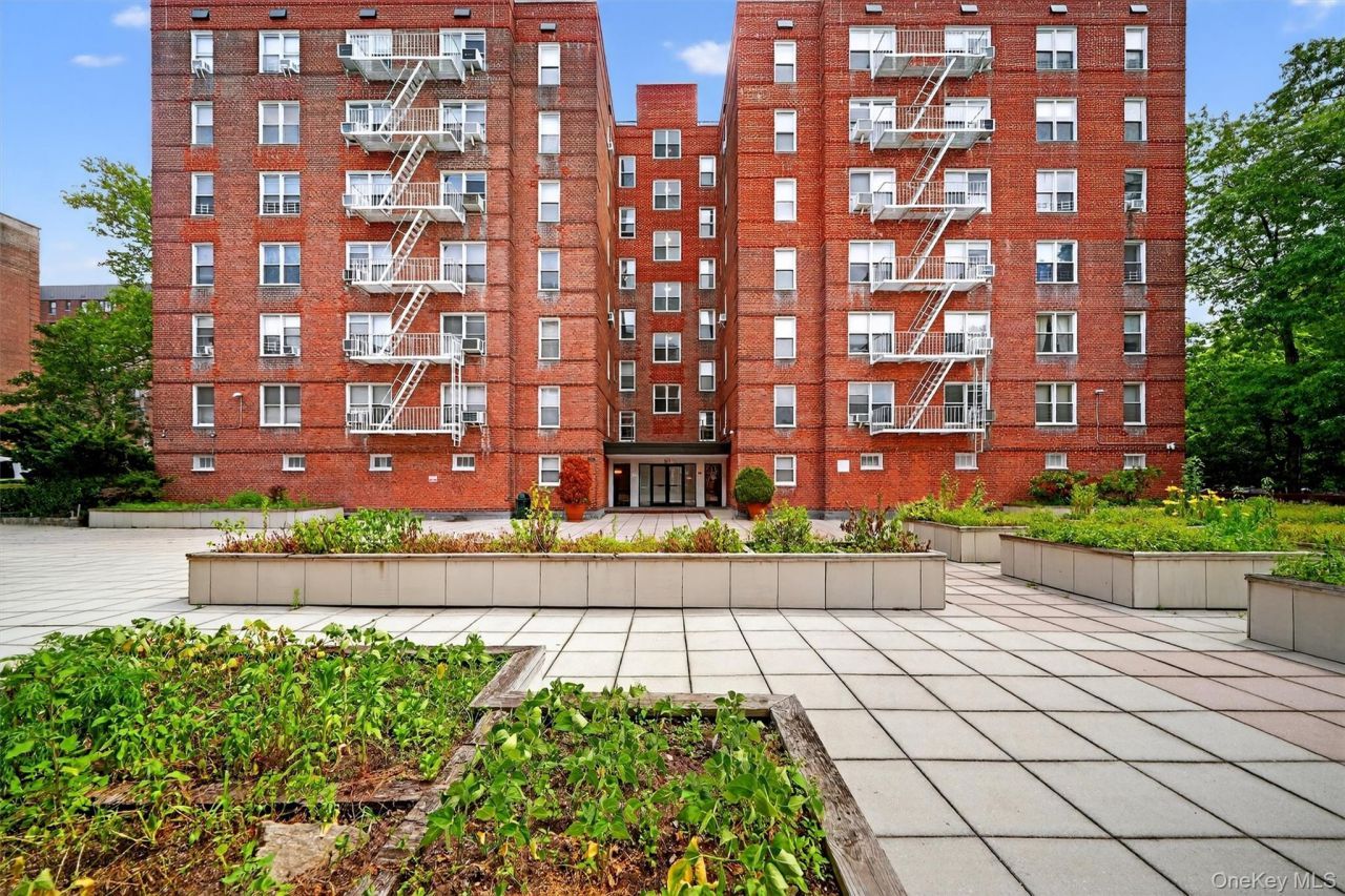 517 Riverdale Avenue, Unit 4A, Yonkers, NY 10705 Main Photo