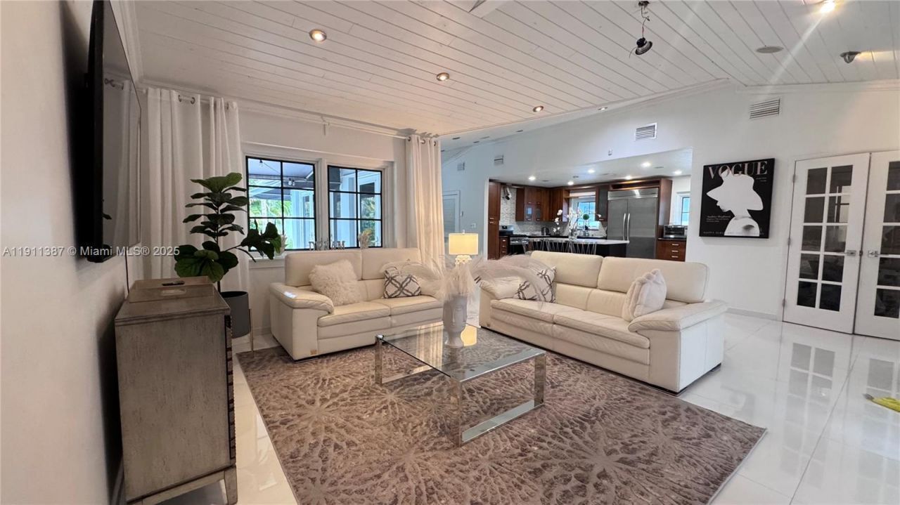 1332 Van Buren St (avail 04/01/2026), Hollywood, FL 33019 Photo