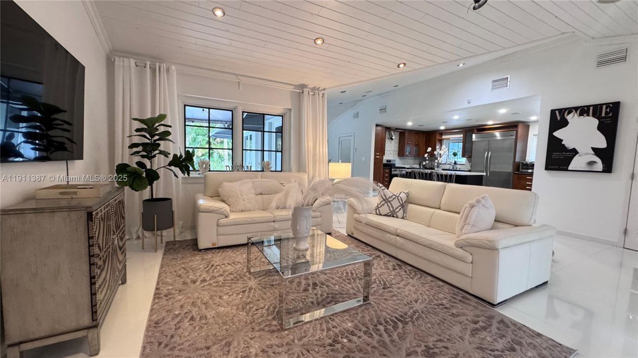 1332 Van Buren St (avail 04/01/2026), Hollywood, FL 33019 Photo