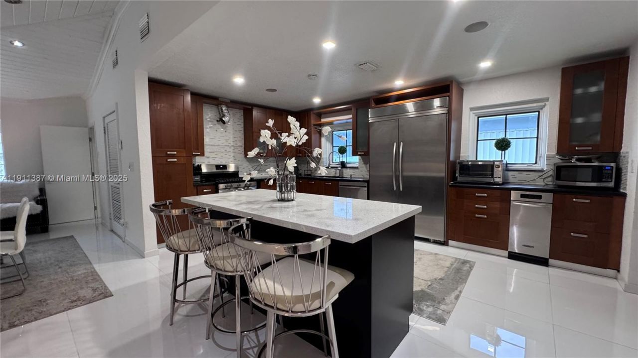 1332 Van Buren St (avail 04/01/2026), Hollywood, FL 33019 Photo