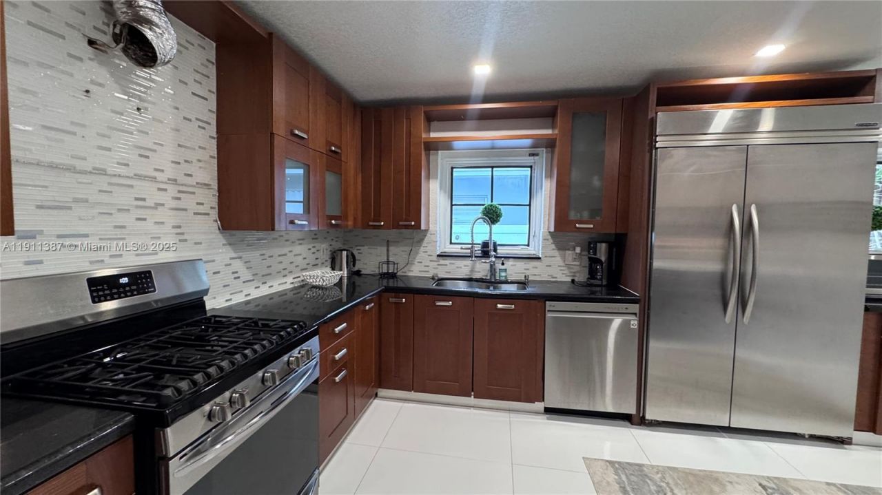 1332 Van Buren St (avail 04/01/2026), Hollywood, FL 33019 Photo