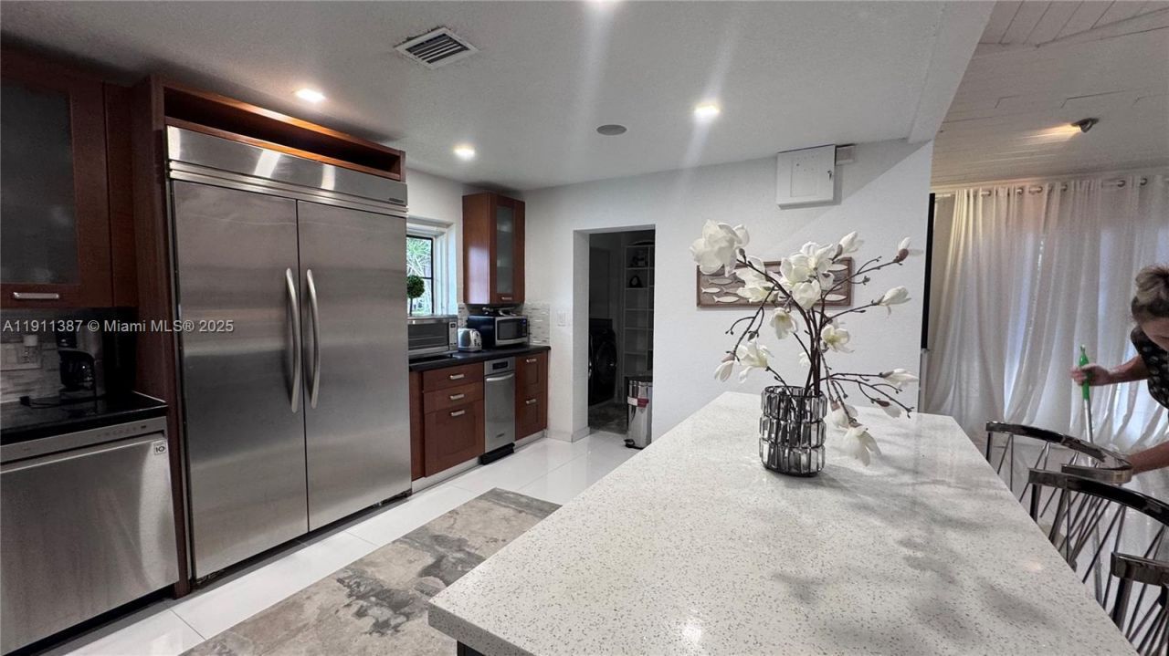 1332 Van Buren St (avail 04/01/2026), Hollywood, FL 33019 Photo