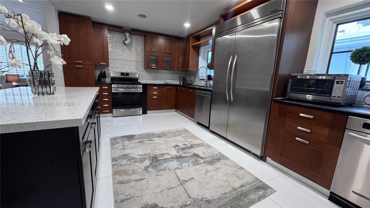 1332 Van Buren St (avail 04/01/2026), Hollywood, FL 33019 Photo