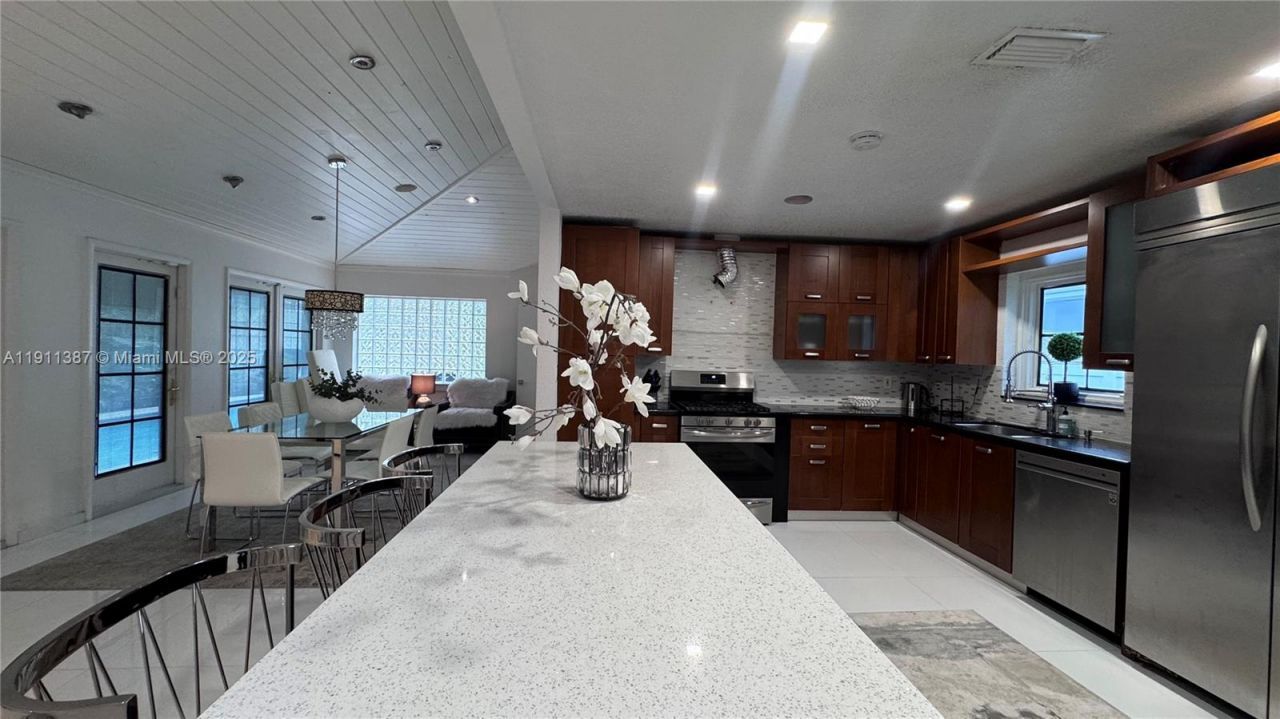 1332 Van Buren St (avail 04/01/2026), Hollywood, FL 33019 Photo