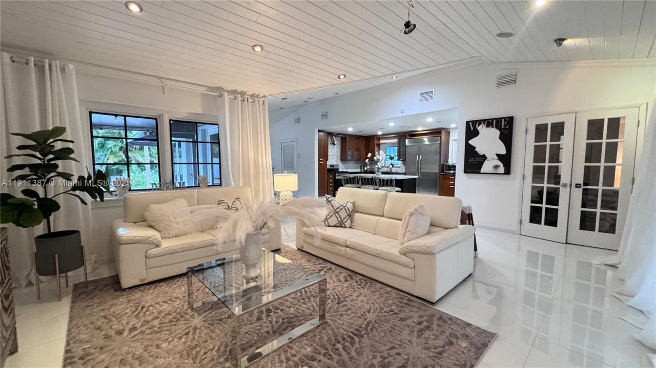 1332 Van Buren St (avail 04/01/2026), Hollywood, FL 33019 Photo