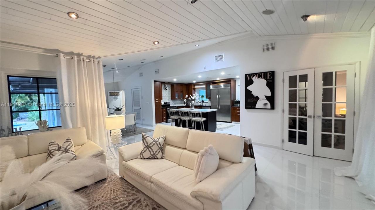 1332 Van Buren St (avail 04/01/2026), Hollywood, FL 33019 Photo