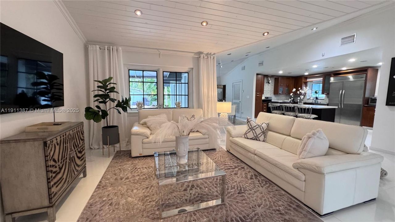 1332 Van Buren St (avail 04/01/2026), Hollywood, FL 33019 Photo