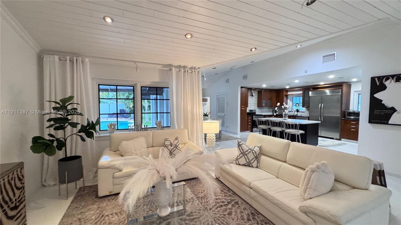 1332 Van Buren St (avail 04/01/2026), Hollywood, FL 33019 Photo