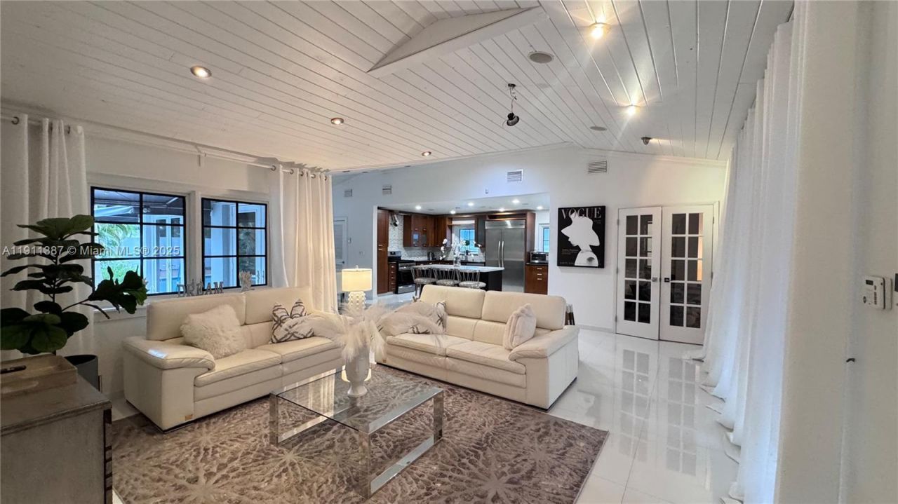 1332 Van Buren St (avail 04/01/2026), Hollywood, FL 33019 Photo