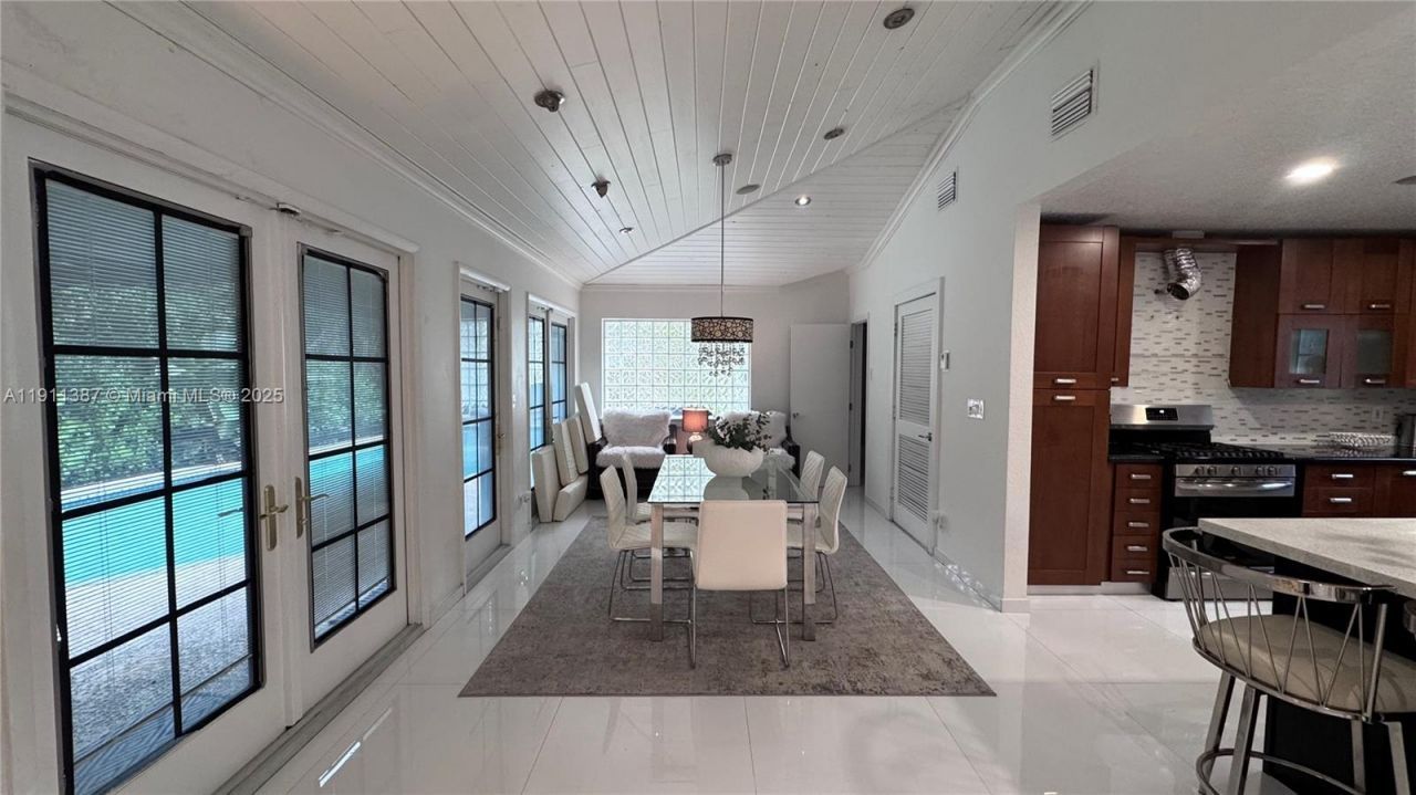 1332 Van Buren St (avail 04/01/2026), Hollywood, FL 33019 Photo