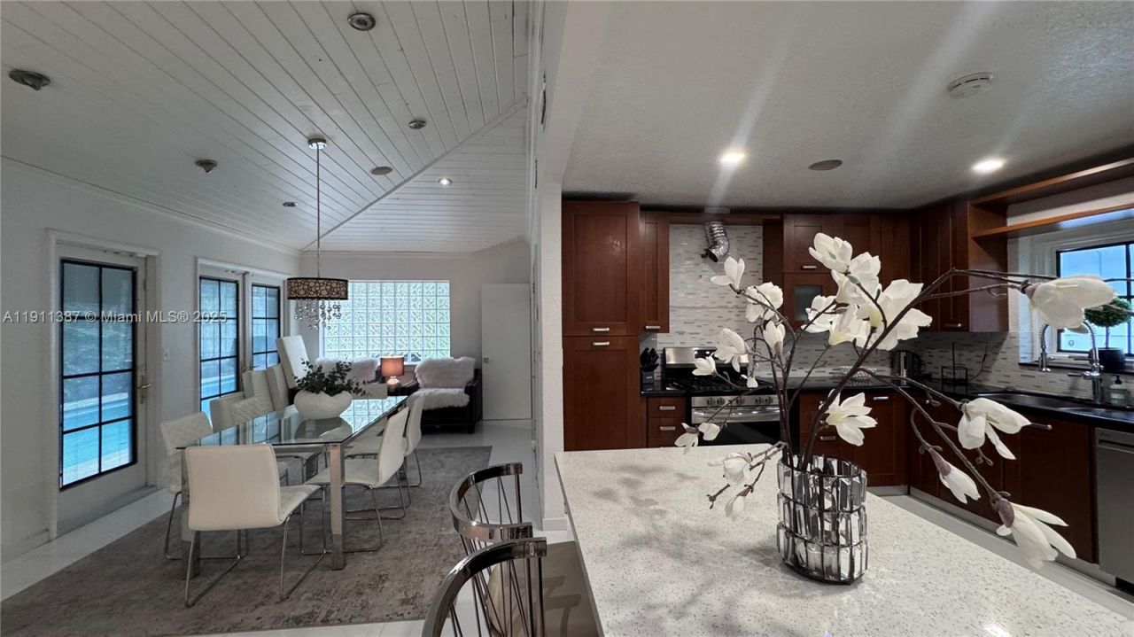 1332 Van Buren St (avail 04/01/2026), Hollywood, FL 33019 Photo