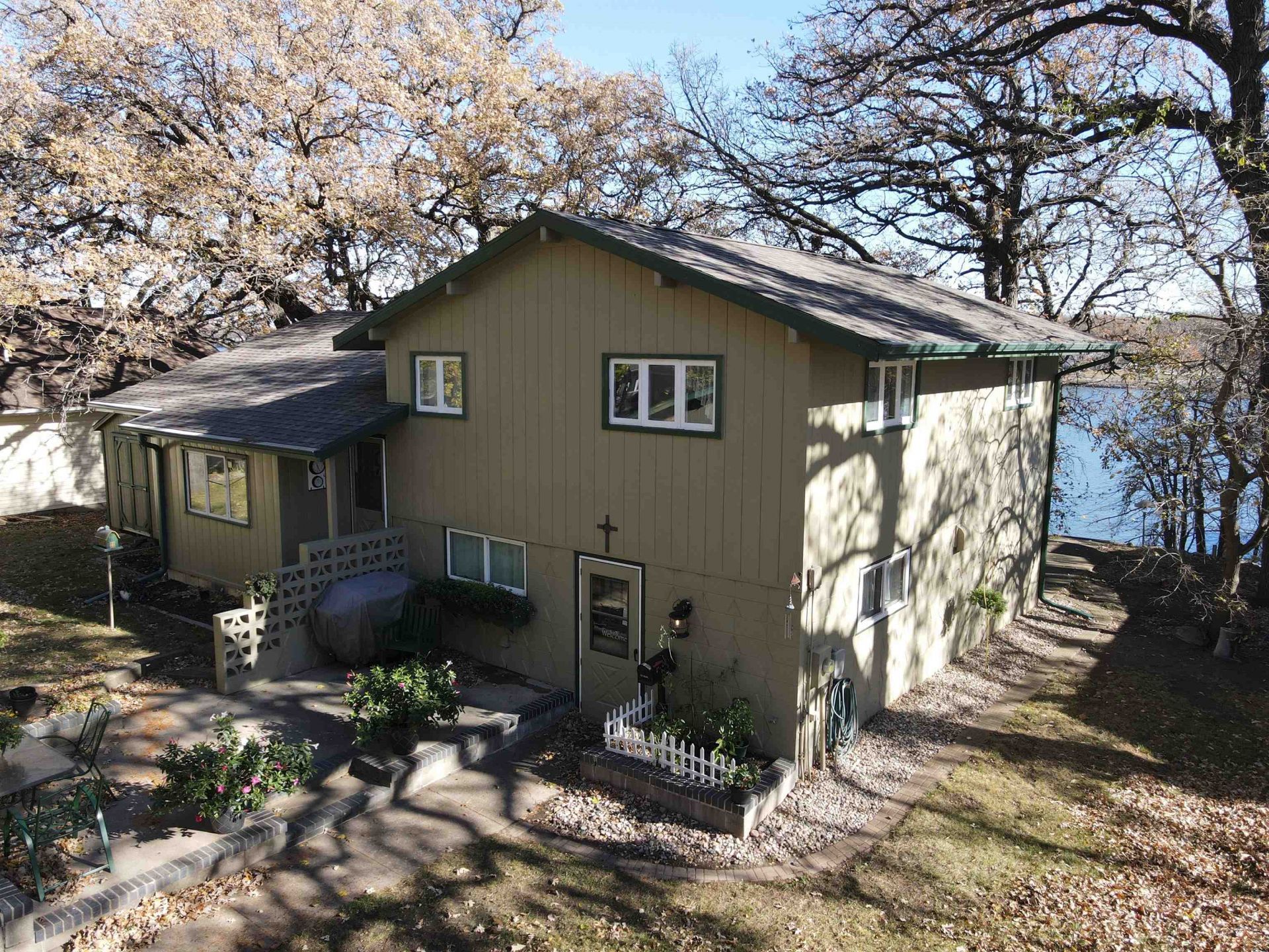 402 15th Street, Spirit Lake, IA 51360 Main Photo
