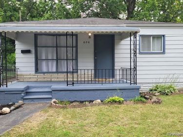 606 E MILTON Avenue, Hazel Park, MI 48030