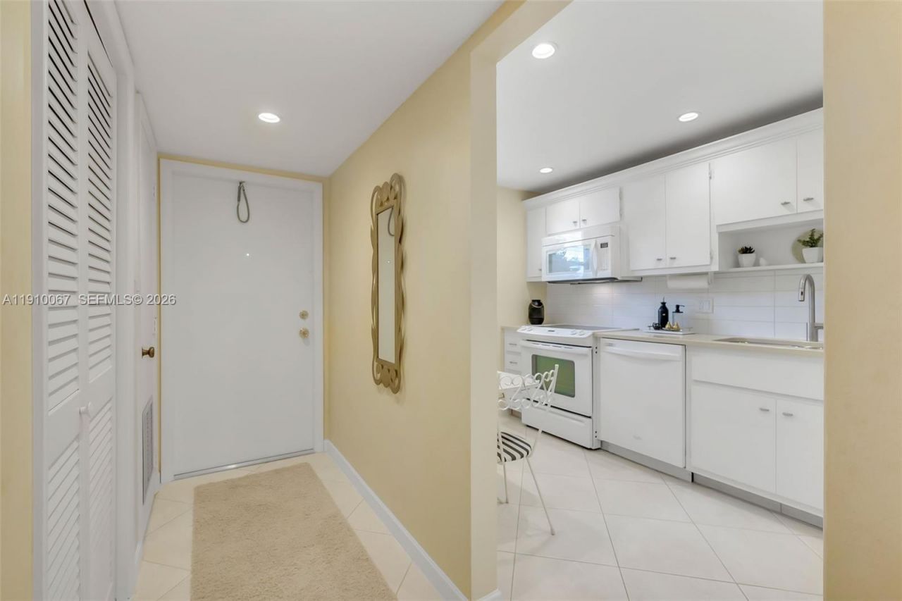 555 NW 4th Ave, Unit 2200, Boca Raton, FL 33432 Photo