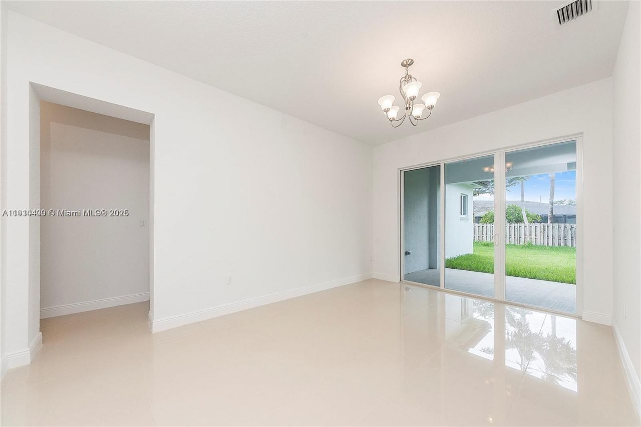 9341 SW 174th St, Palmetto Bay, FL 33157 Photo