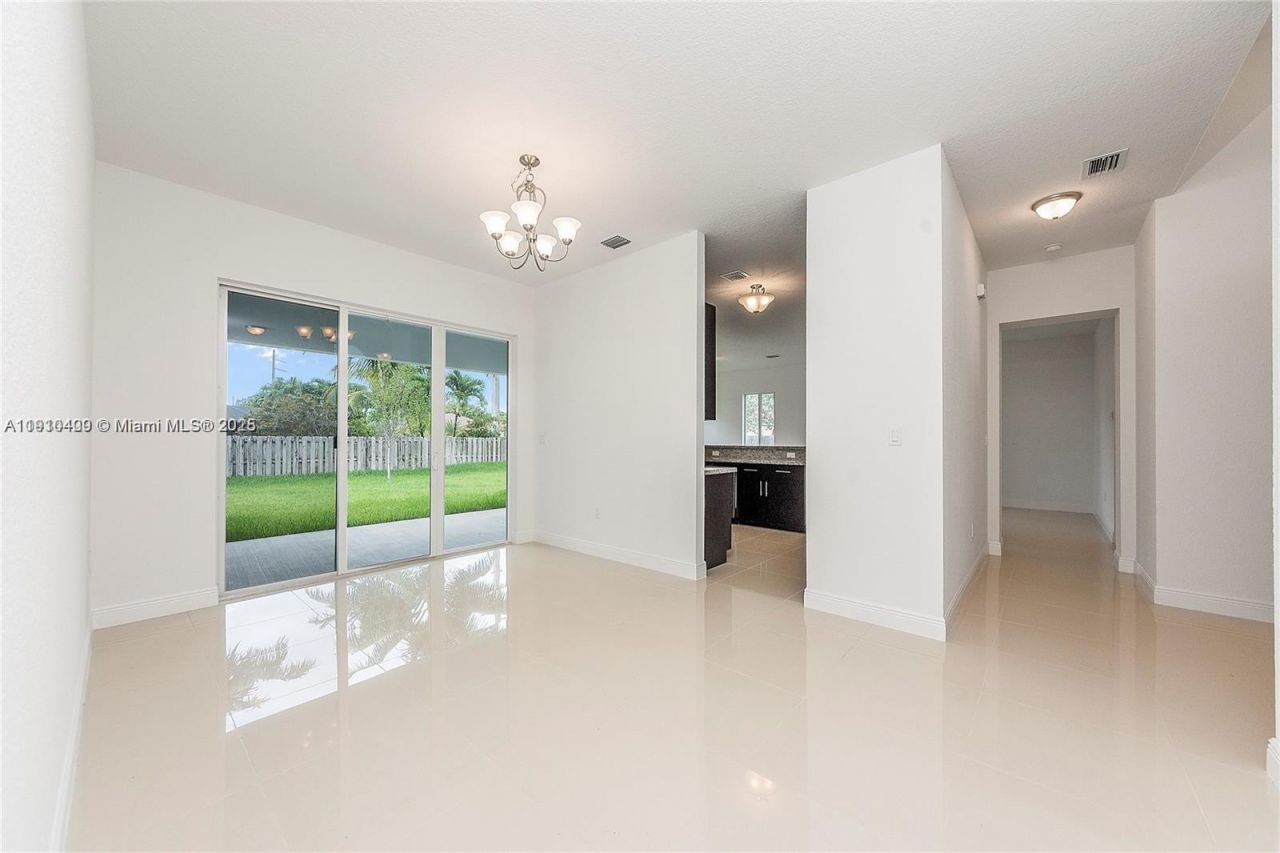 9341 SW 174th St, Palmetto Bay, FL 33157 Photo