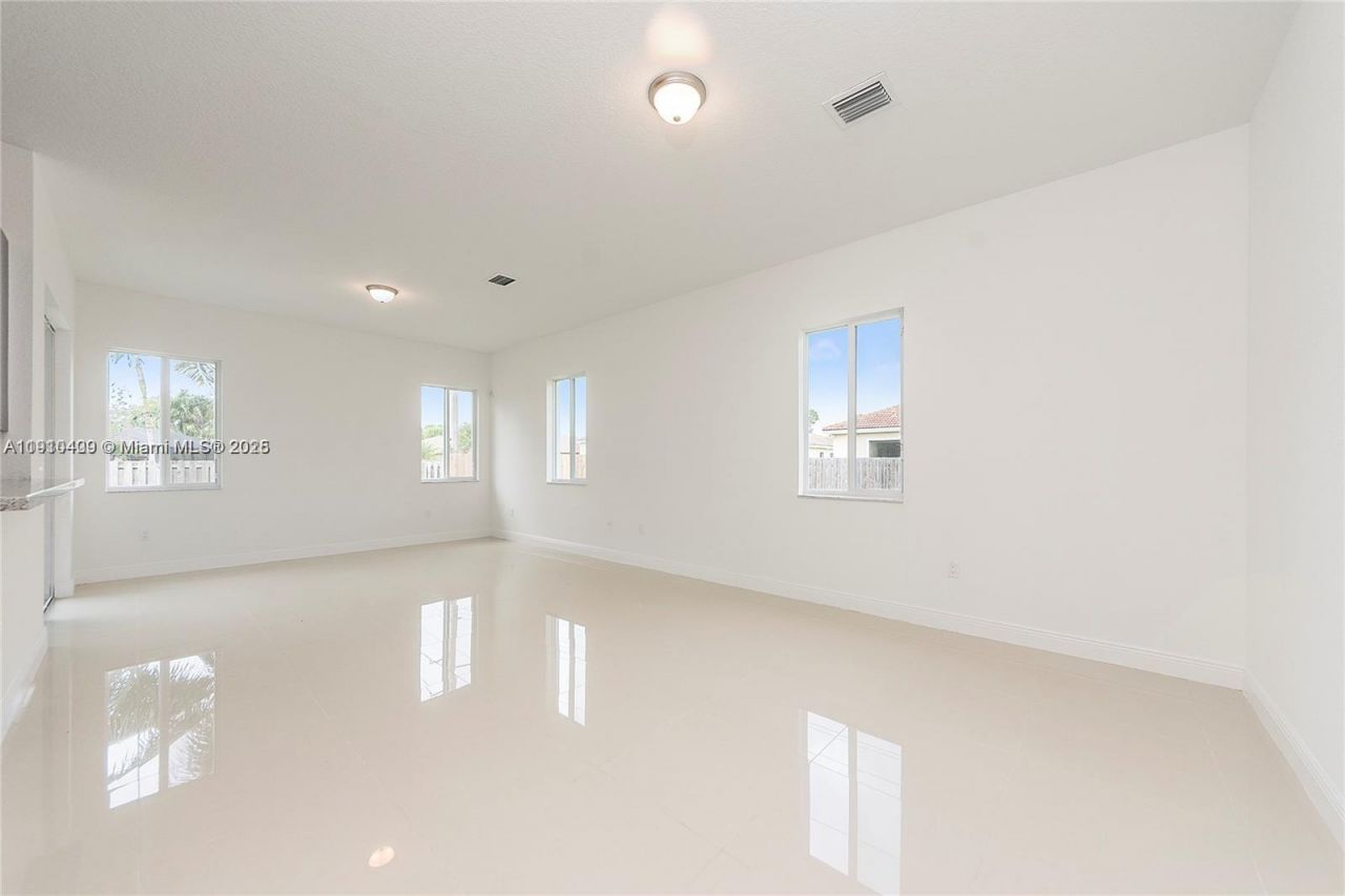 9341 SW 174th St, Palmetto Bay, FL 33157 Photo