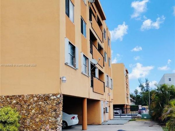 295 NW 72nd Ave, Unit 401, Miami, FL 33126