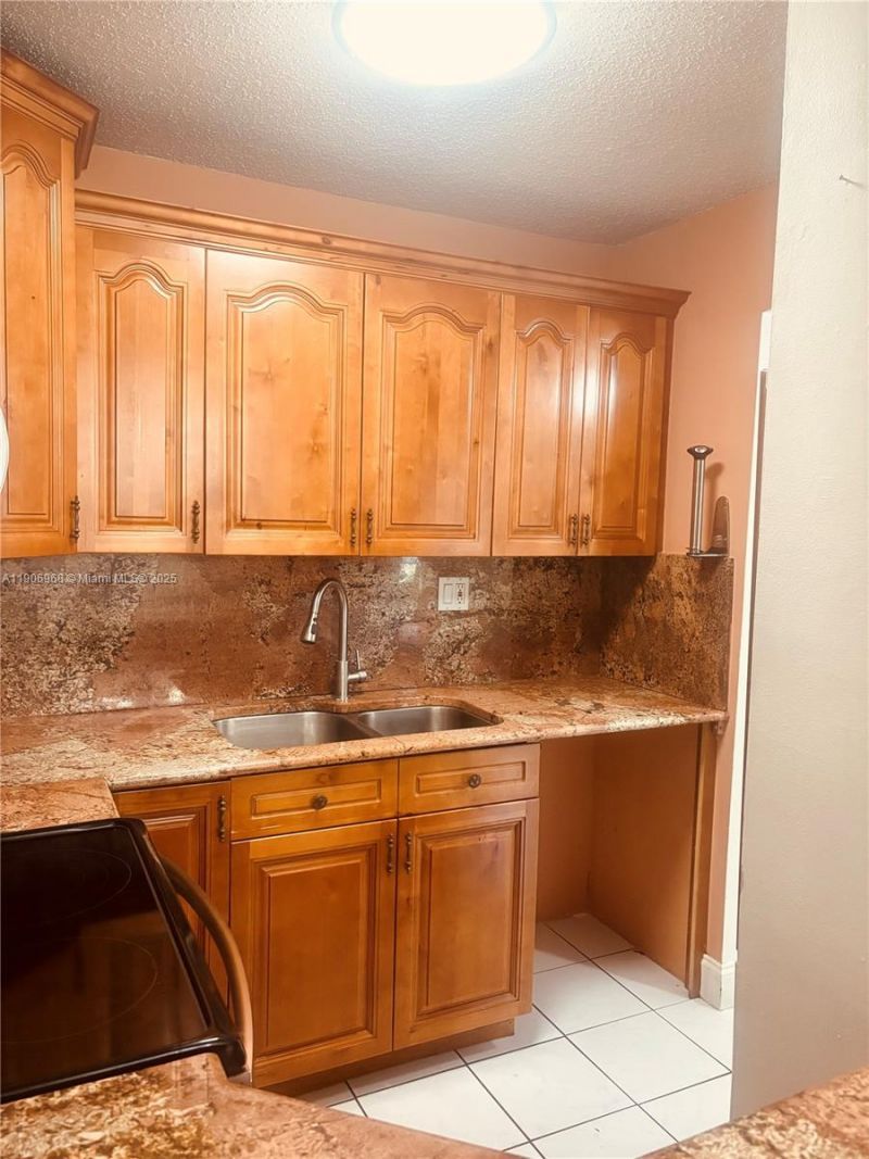 295 NW 72nd Ave, Unit 401, Miami, FL 33126 Photo