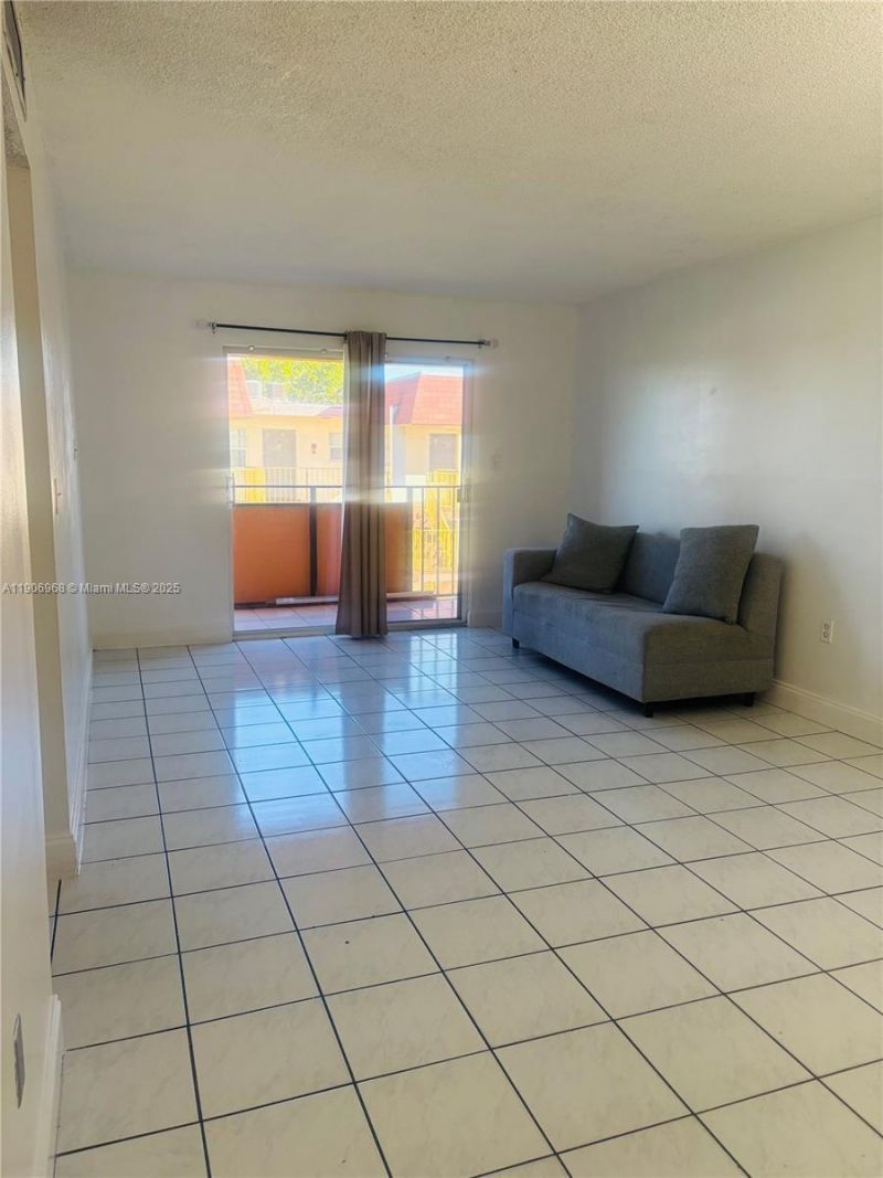 295 NW 72nd Ave, Unit 401, Miami, FL 33126 Photo