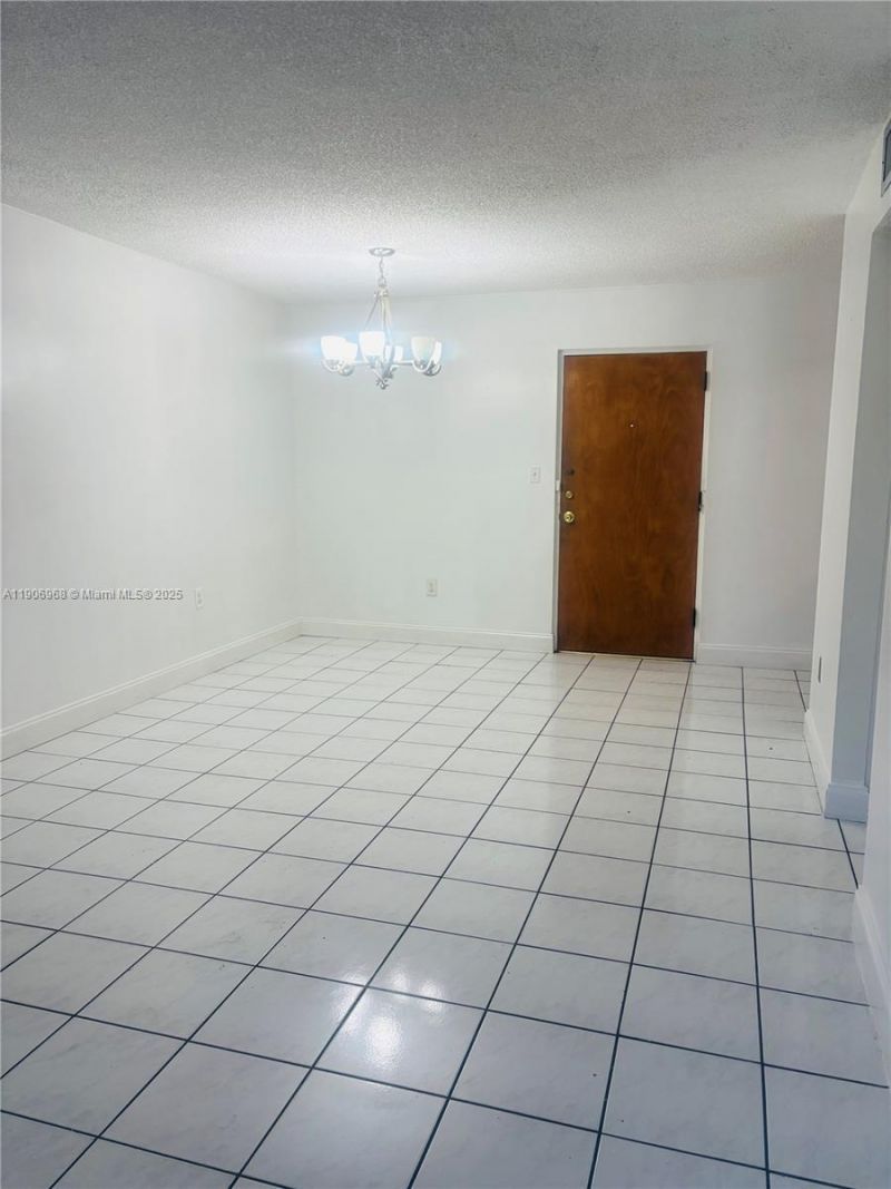 295 NW 72nd Ave, Unit 401, Miami, FL 33126 Photo