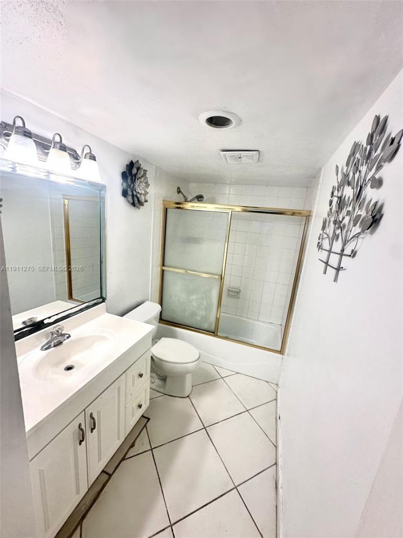 4158 Inverrary Dr, Unit 405, Lauderhill, FL 33319 Photo