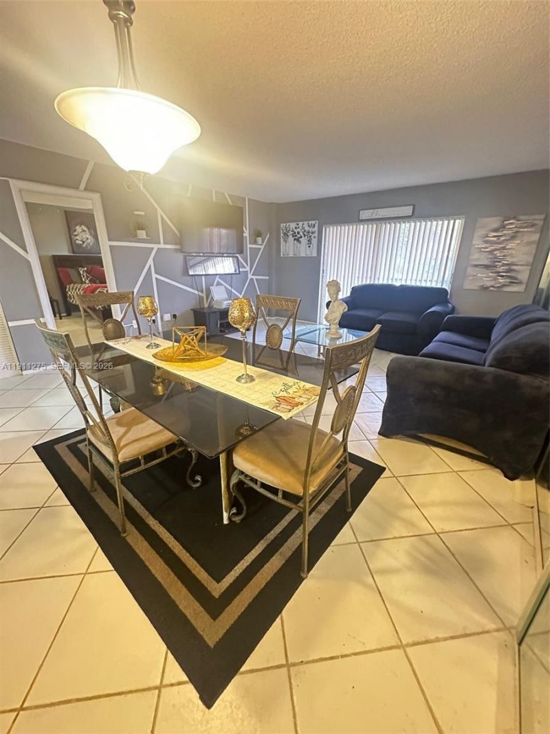 4158 Inverrary Dr, Unit 405, Lauderhill, FL 33319 Photo