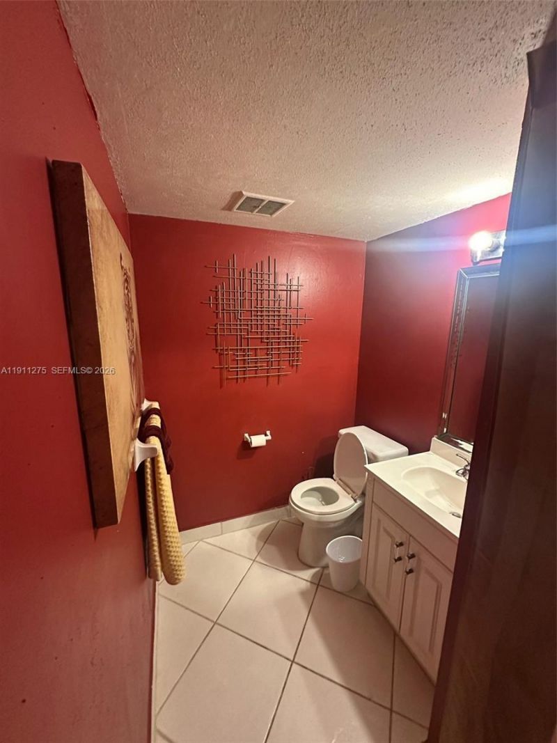 4158 Inverrary Dr, Unit 405, Lauderhill, FL 33319 Photo