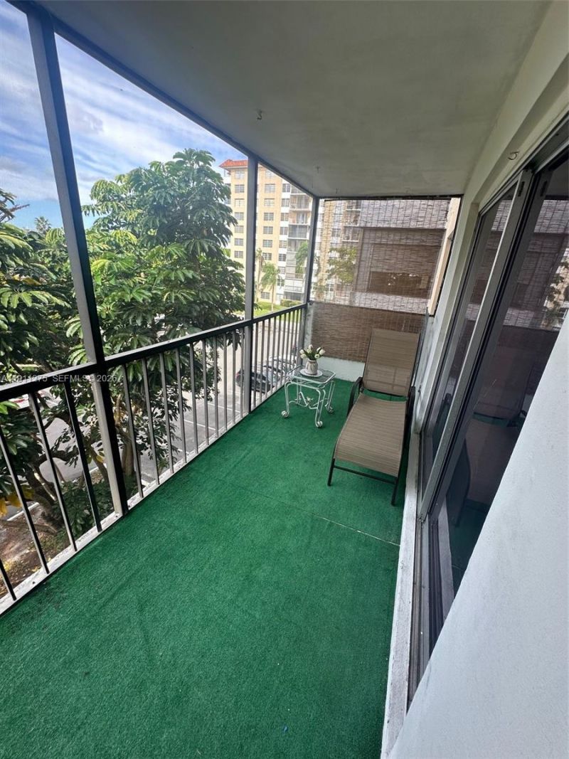 4158 Inverrary Dr, Unit 405, Lauderhill, FL 33319 Photo