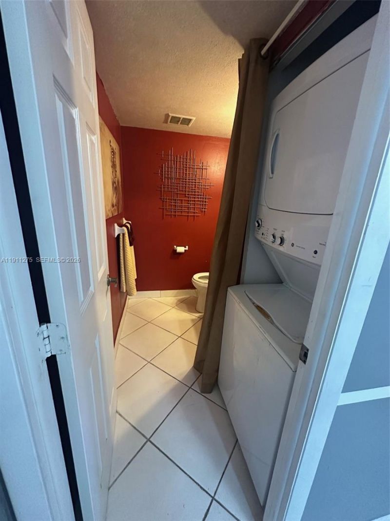 4158 Inverrary Dr, Unit 405, Lauderhill, FL 33319 Photo