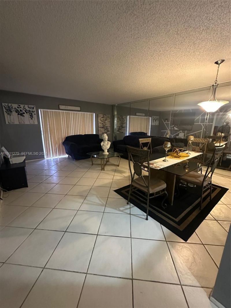 4158 Inverrary Dr, Unit 405, Lauderhill, FL 33319 Photo