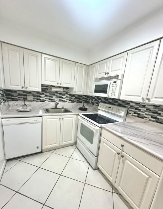 4158 Inverrary Dr, Unit 405, Lauderhill, FL 33319 Photo