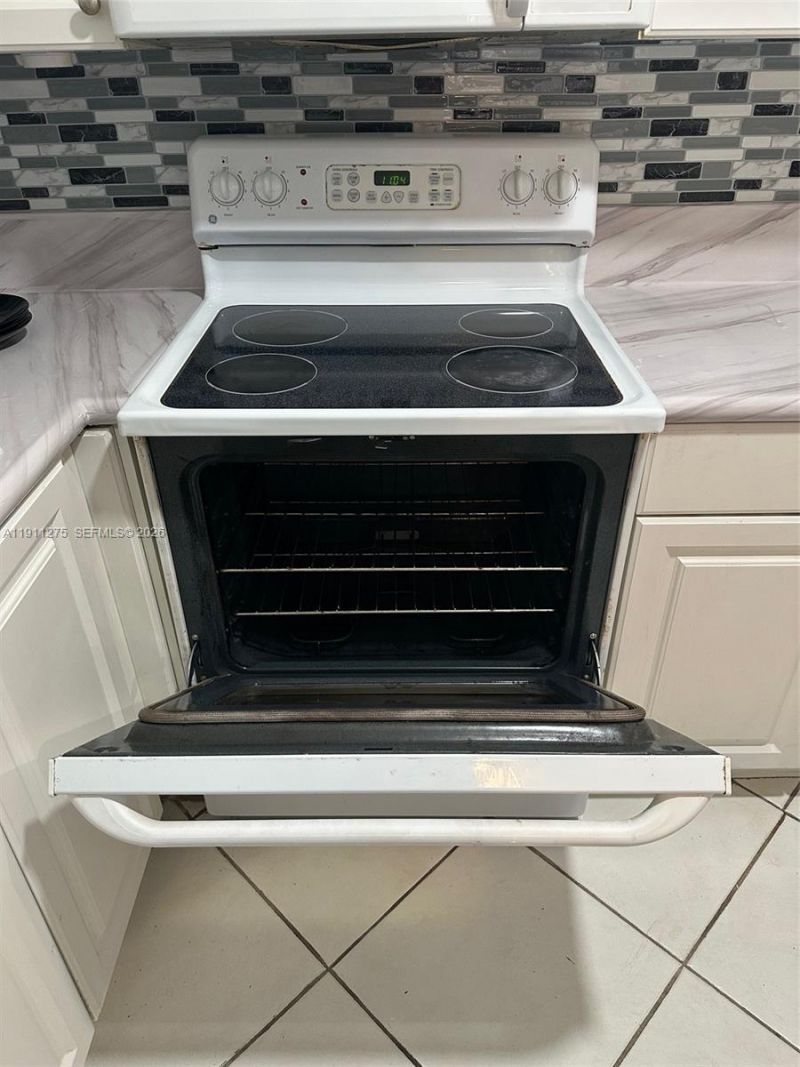 4158 Inverrary Dr, Unit 405, Lauderhill, FL 33319 Photo