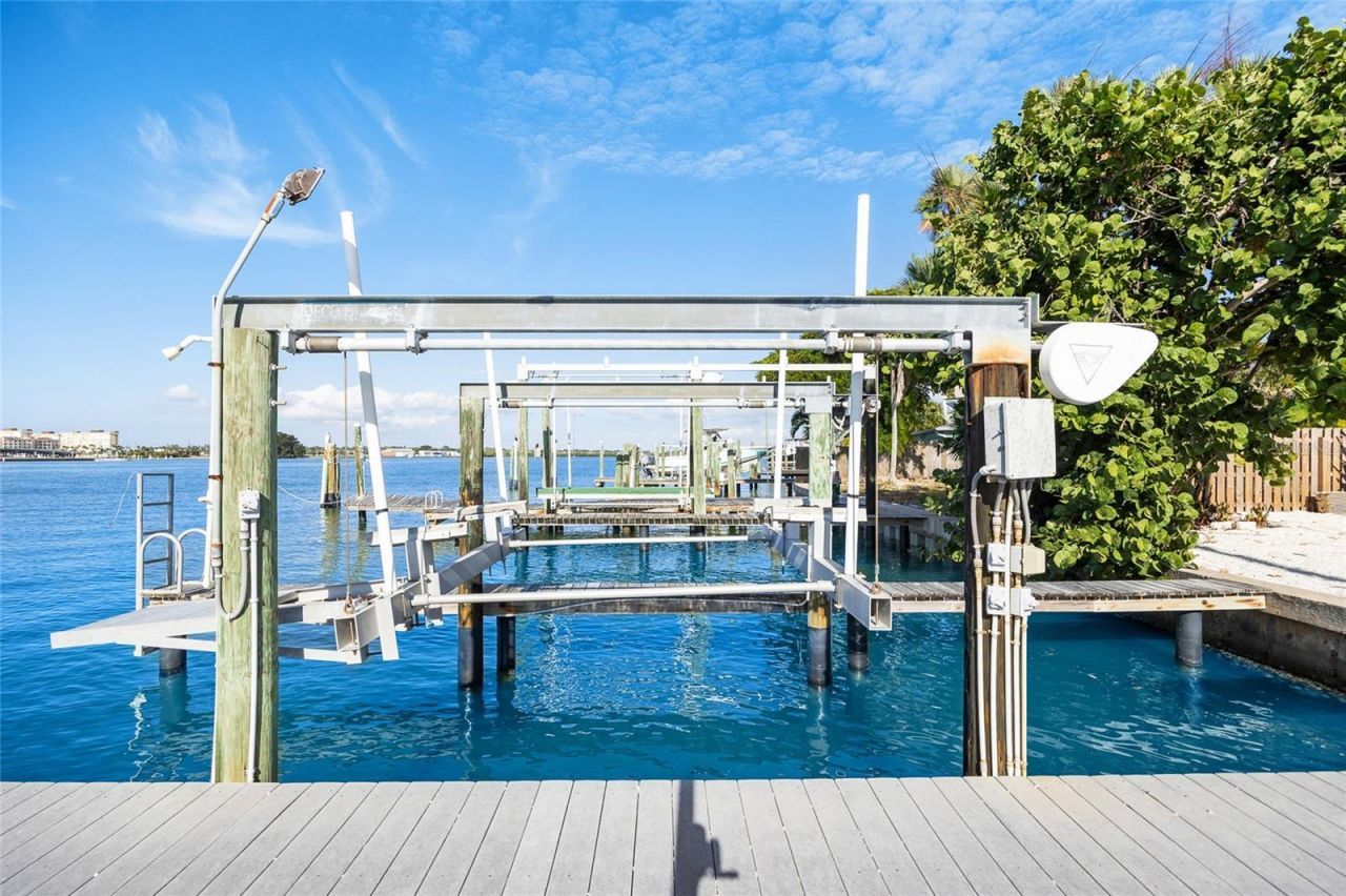 360 145th Avenue E, Madeira Beach, FL 33708 Photo