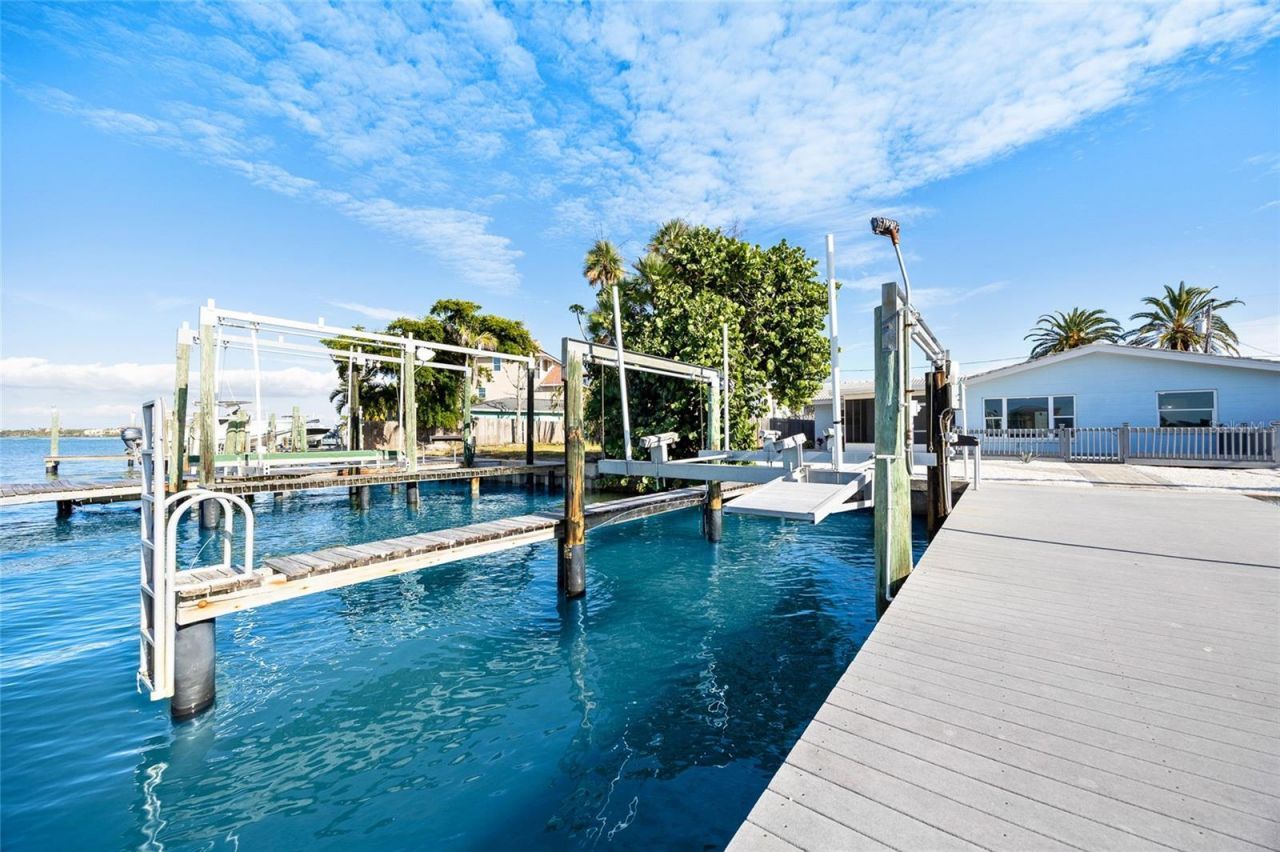 360 145th Avenue E, Madeira Beach, FL 33708 Photo