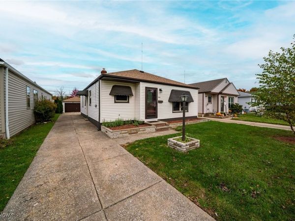 3018 Center Drive, Parma, OH 44134