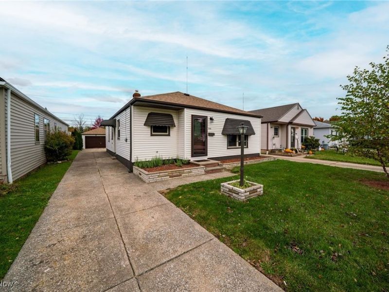 3018 Center Drive, Parma, OH 44134 Photo 1