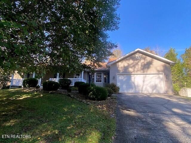 805 Yonside Drive, Sparta, TN 38583 Main Photo