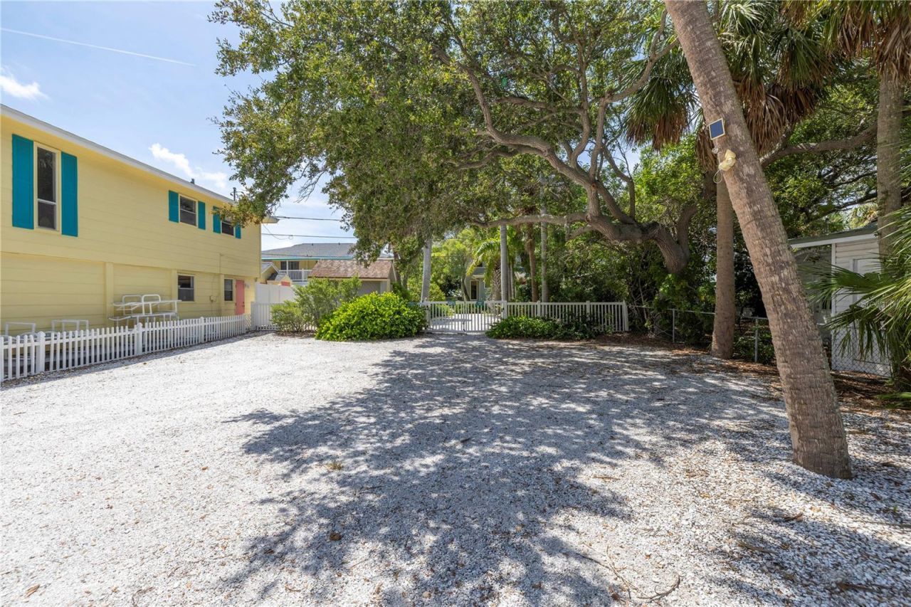 516 Gulf Boulevard, Indian Rocks Beach, FL 33785 Photo