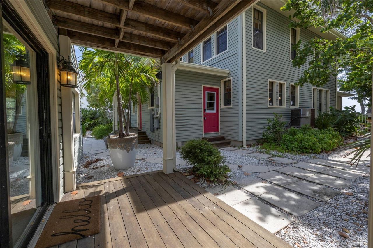 516 Gulf Boulevard, Indian Rocks Beach, FL 33785 Photo