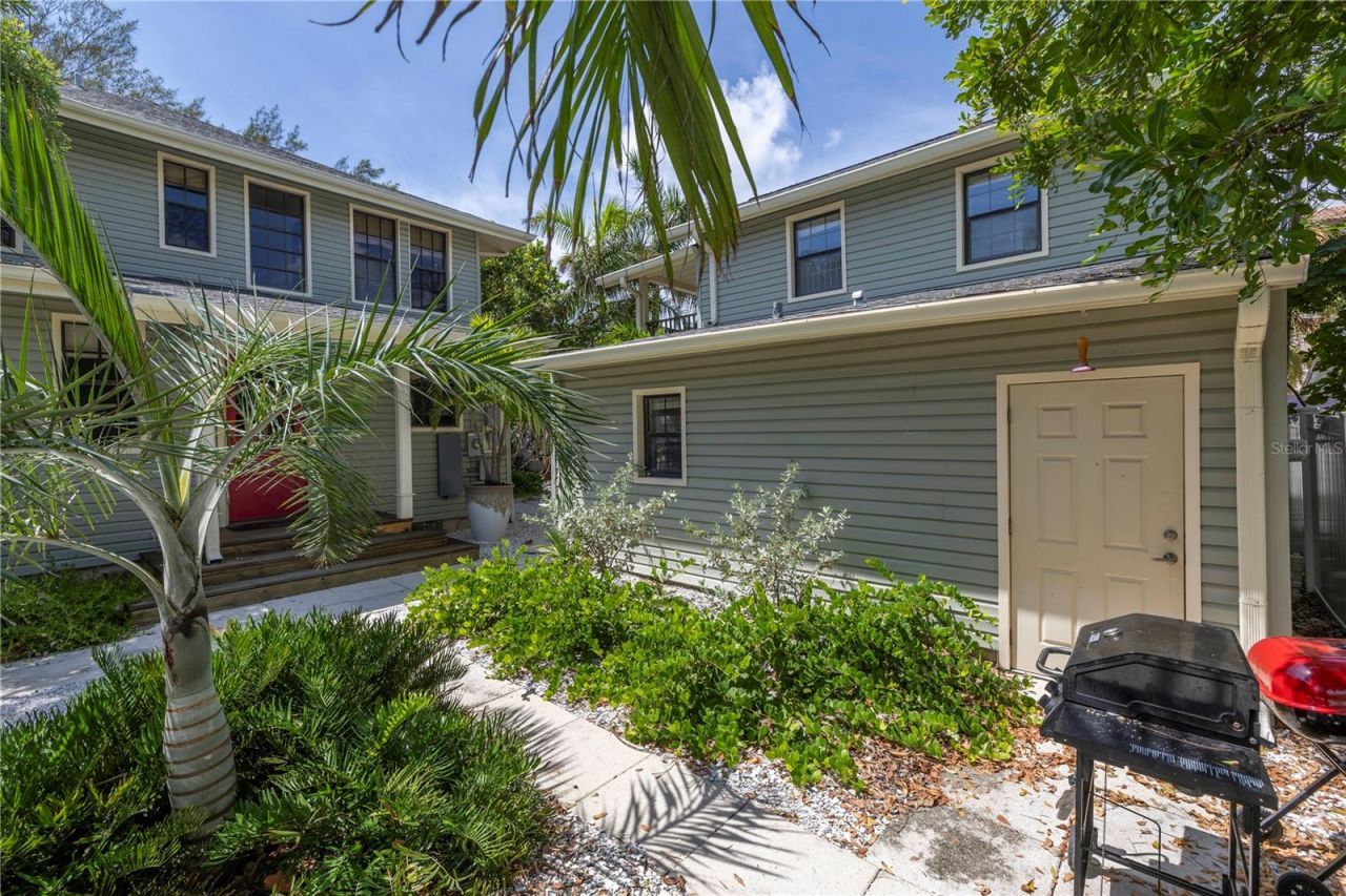 516 Gulf Boulevard, Indian Rocks Beach, FL 33785 Photo