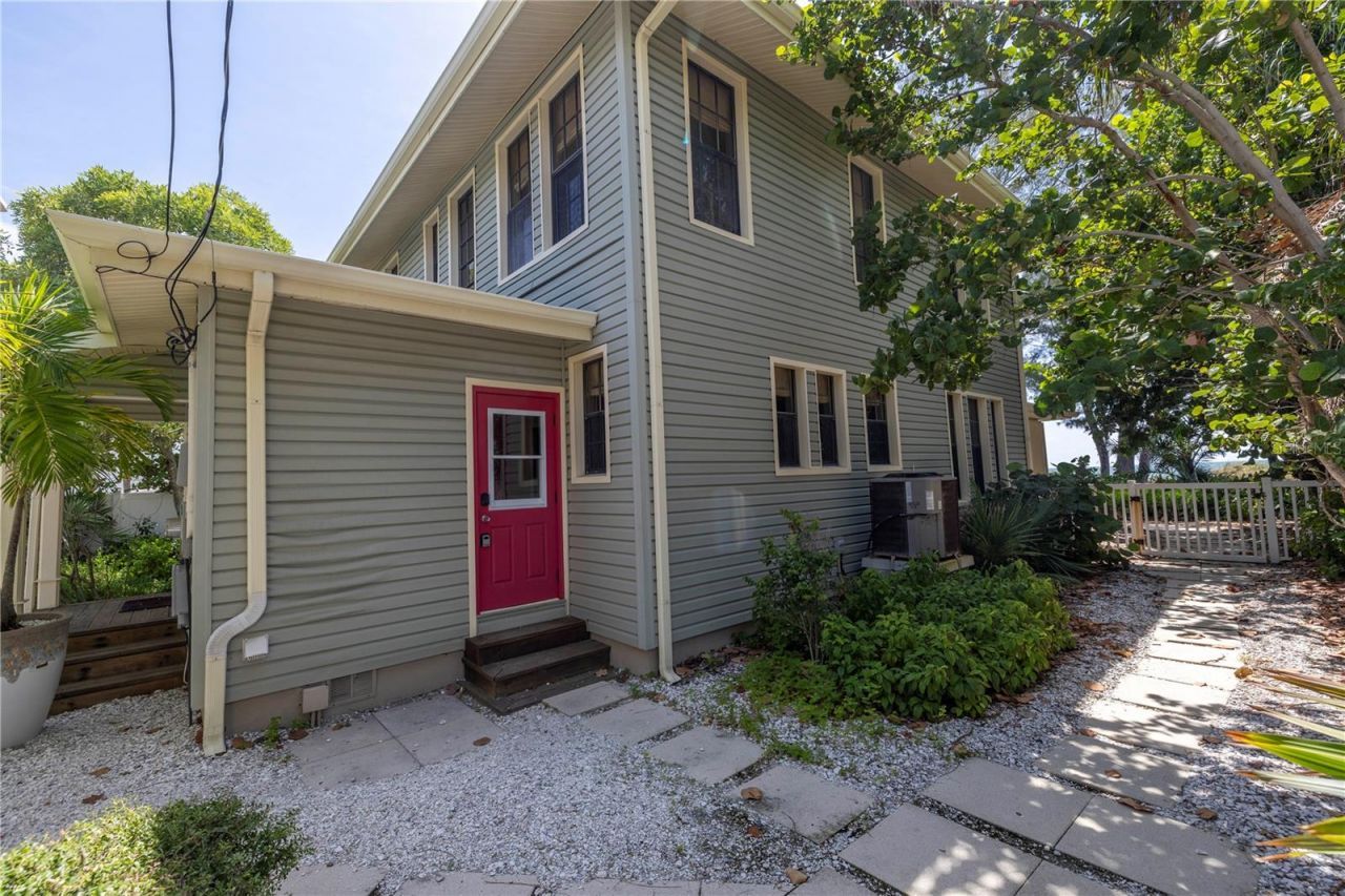 516 Gulf Boulevard, Indian Rocks Beach, FL 33785 Photo