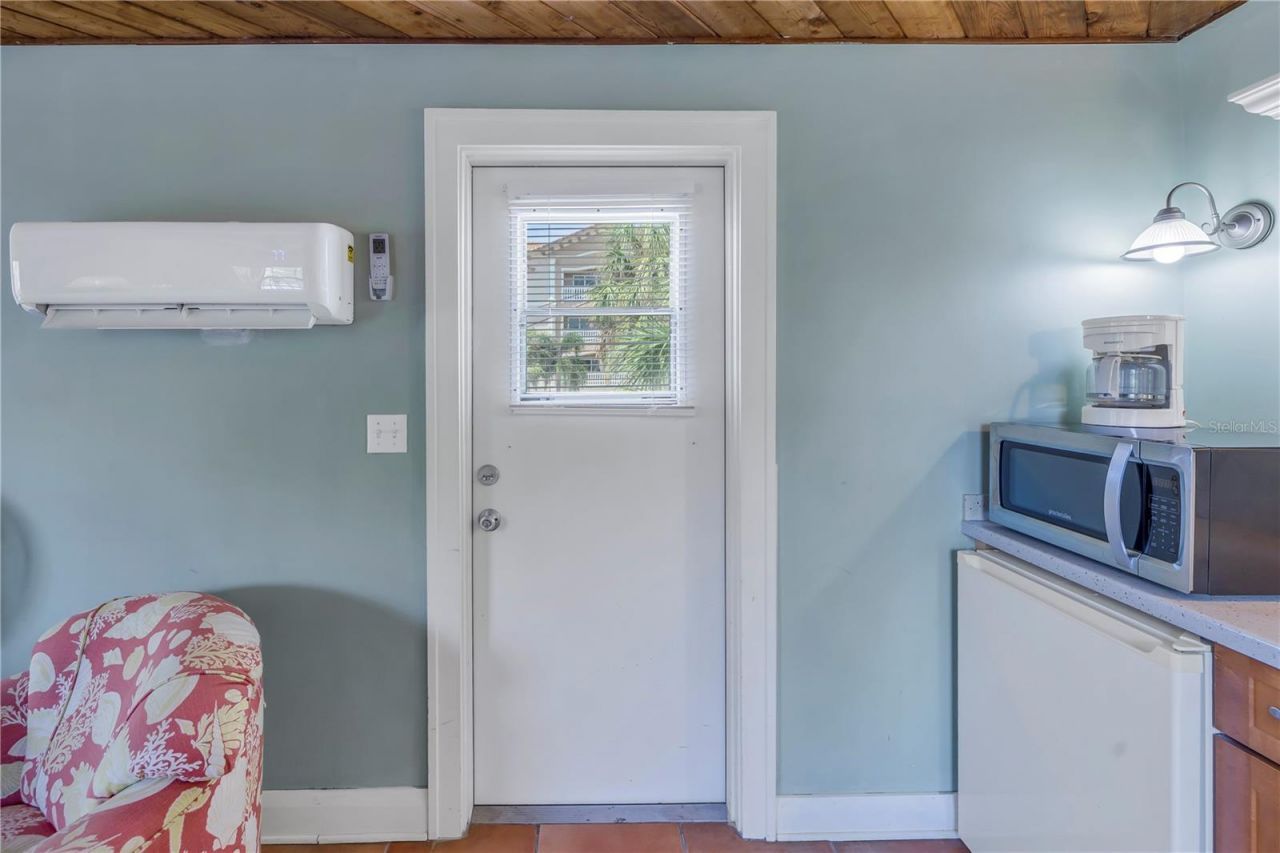 516 Gulf Boulevard, Indian Rocks Beach, FL 33785 Photo